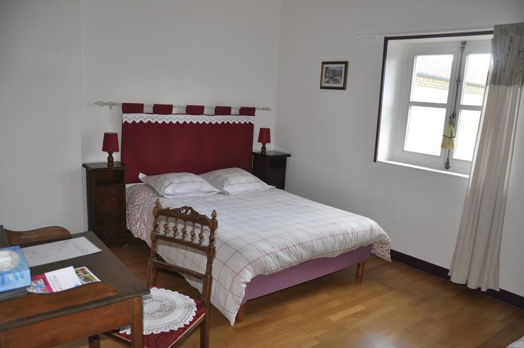Les Cigales Bed & Breakfast Charols Exterior photo
